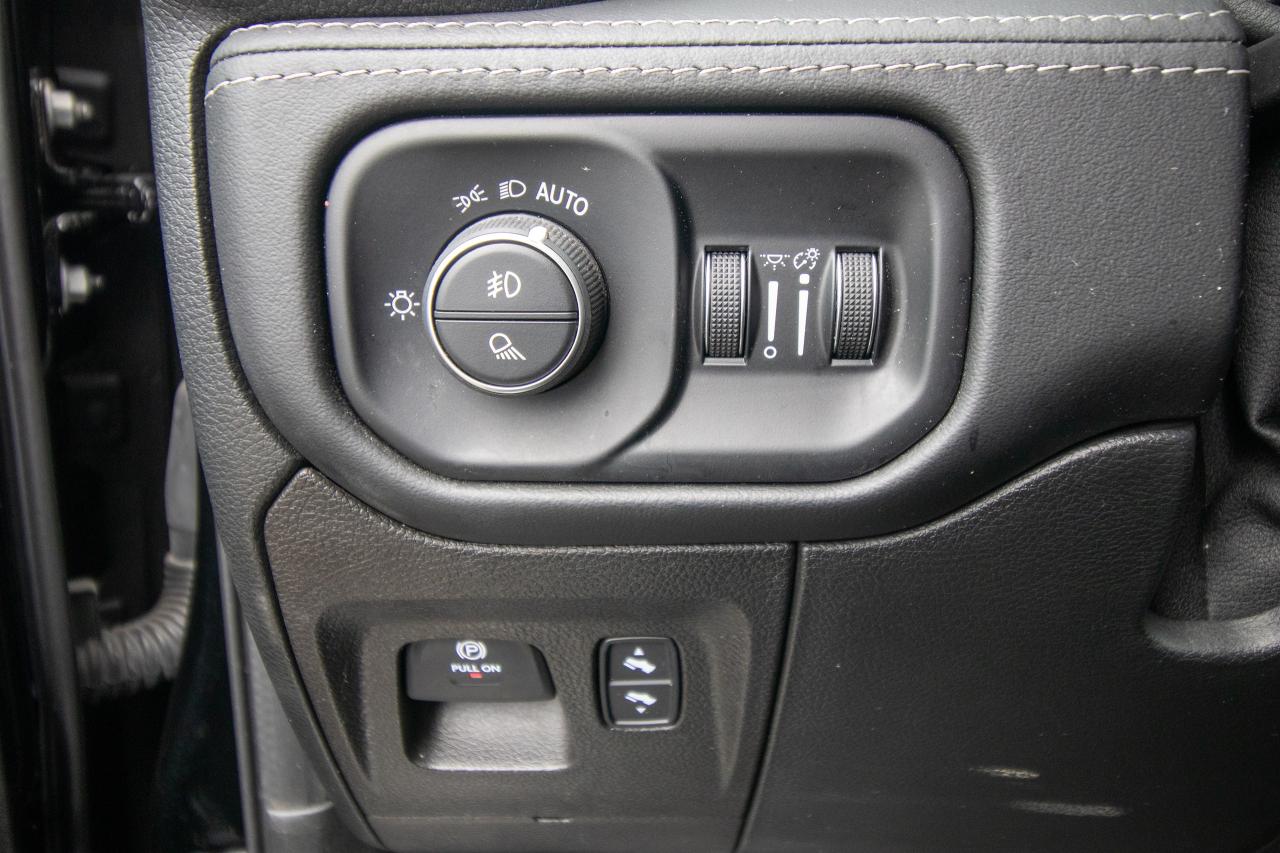 2022 RAM 1500 Limited 4x4 Crew Cab 5'7" Box Photo5