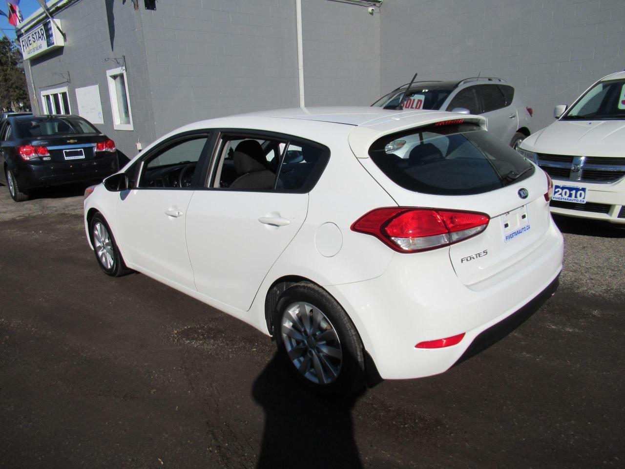 2015 Kia Forte5 LX - Photo #4
