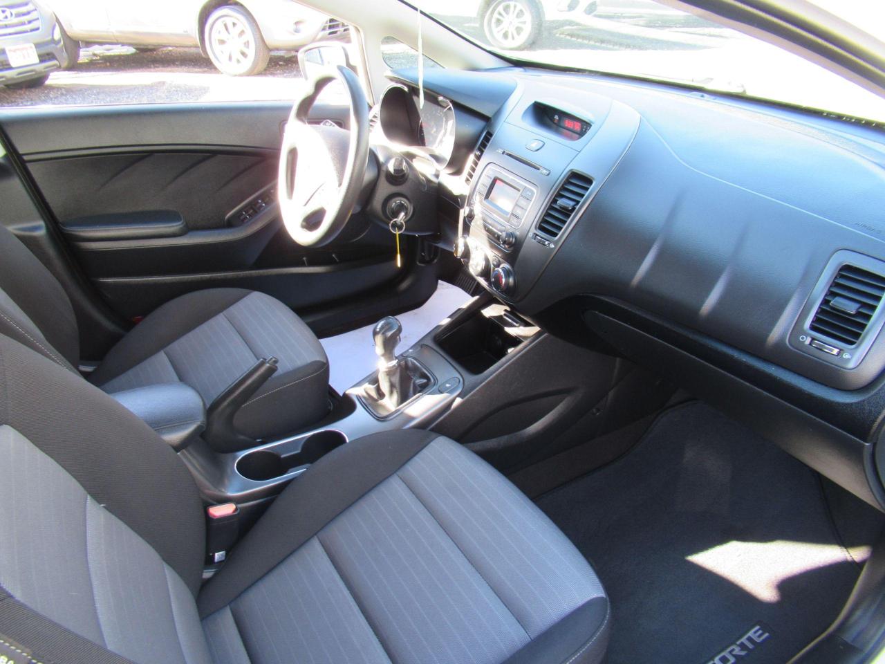 2015 Kia Forte5 LX - Photo #8
