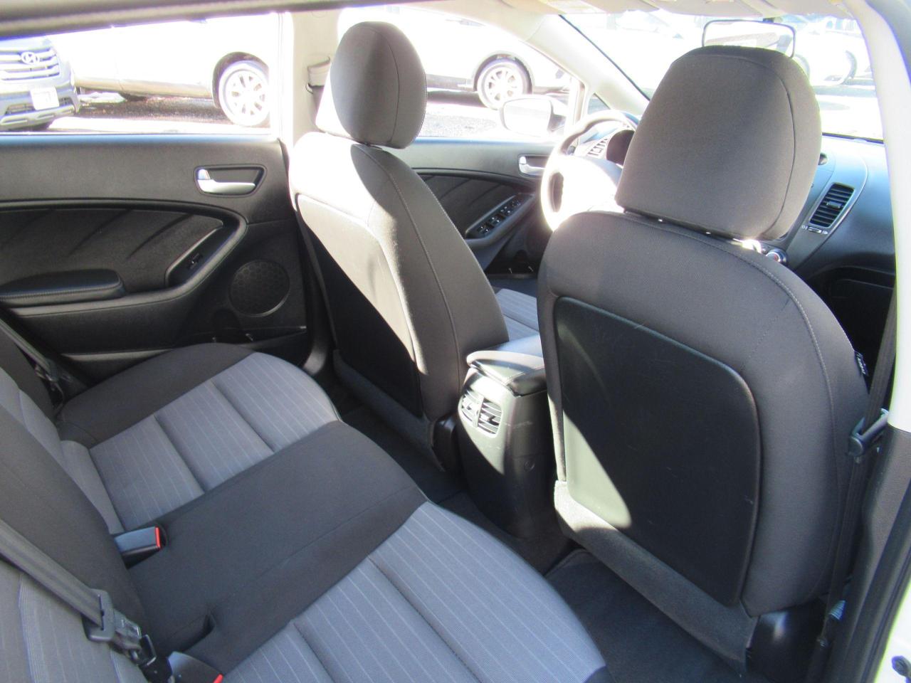 2015 Kia Forte5 LX - Photo #9