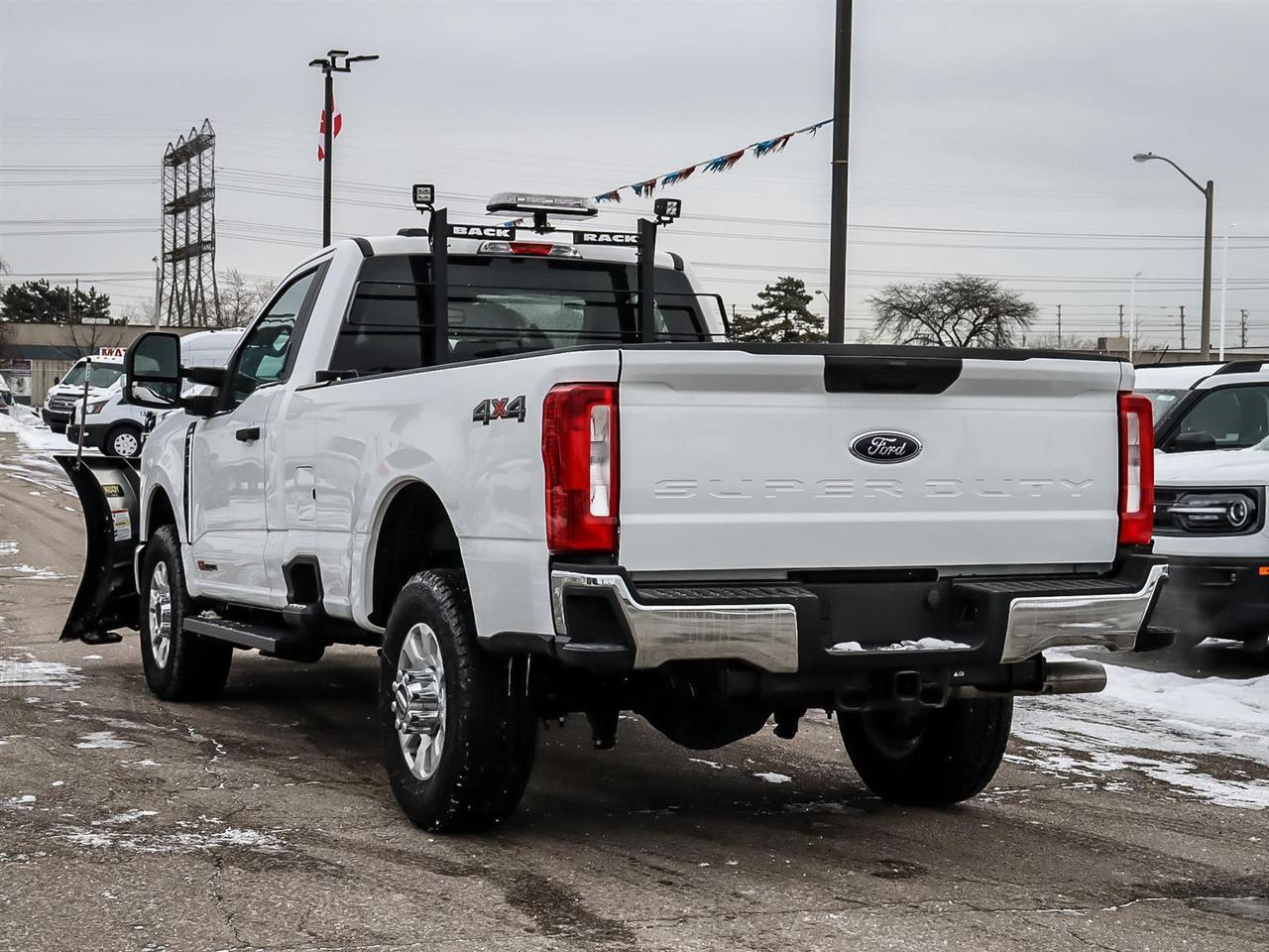 2023 Ford F-350 XLT Photo3