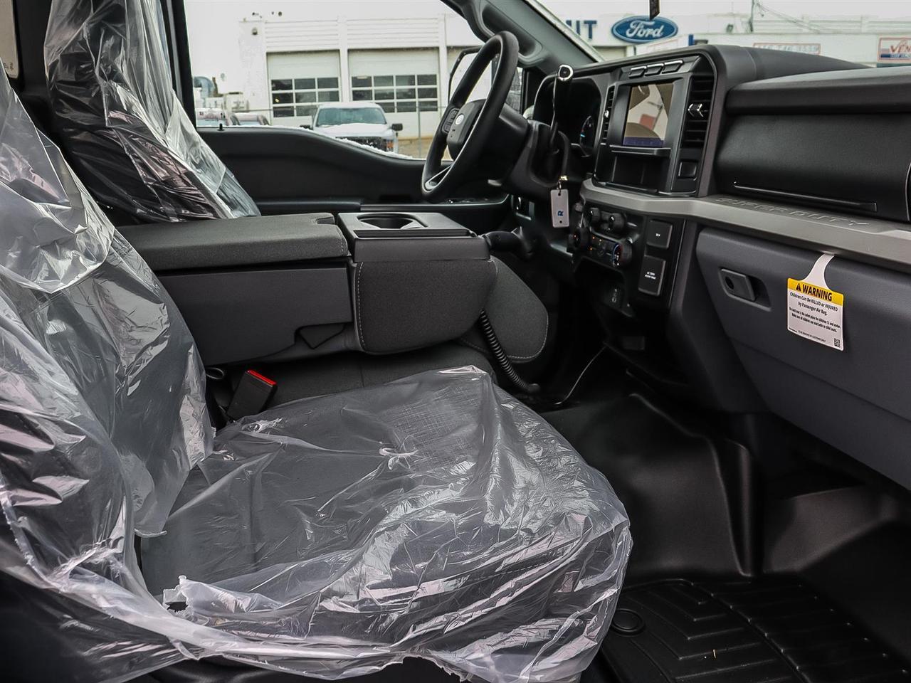 2023 Ford F-350 XLT Photo