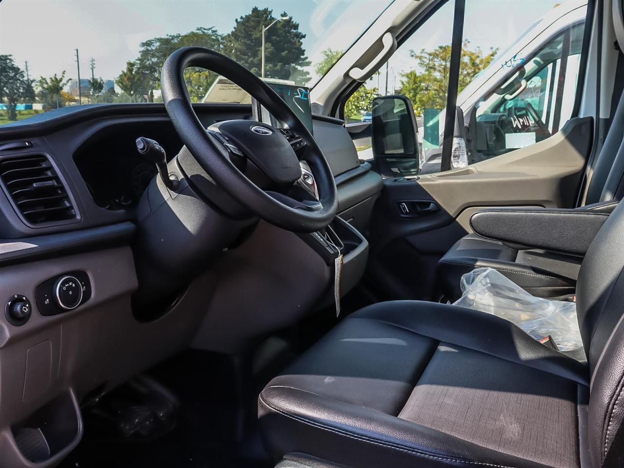 2024 Ford Transit -350 Cutaway Photo2