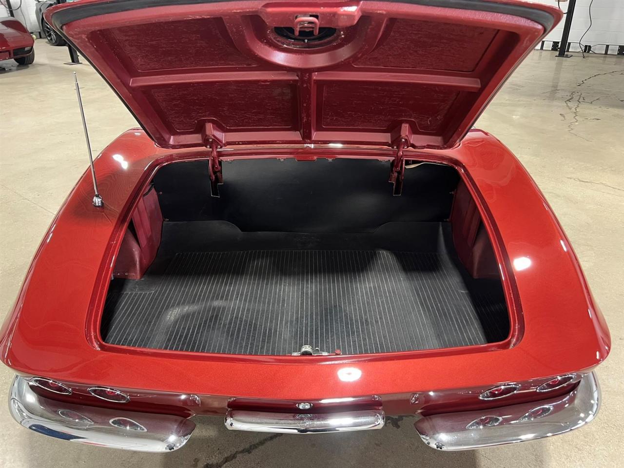 1962 Chevrolet Corvette 327 V8 | Air Conditioning Photo