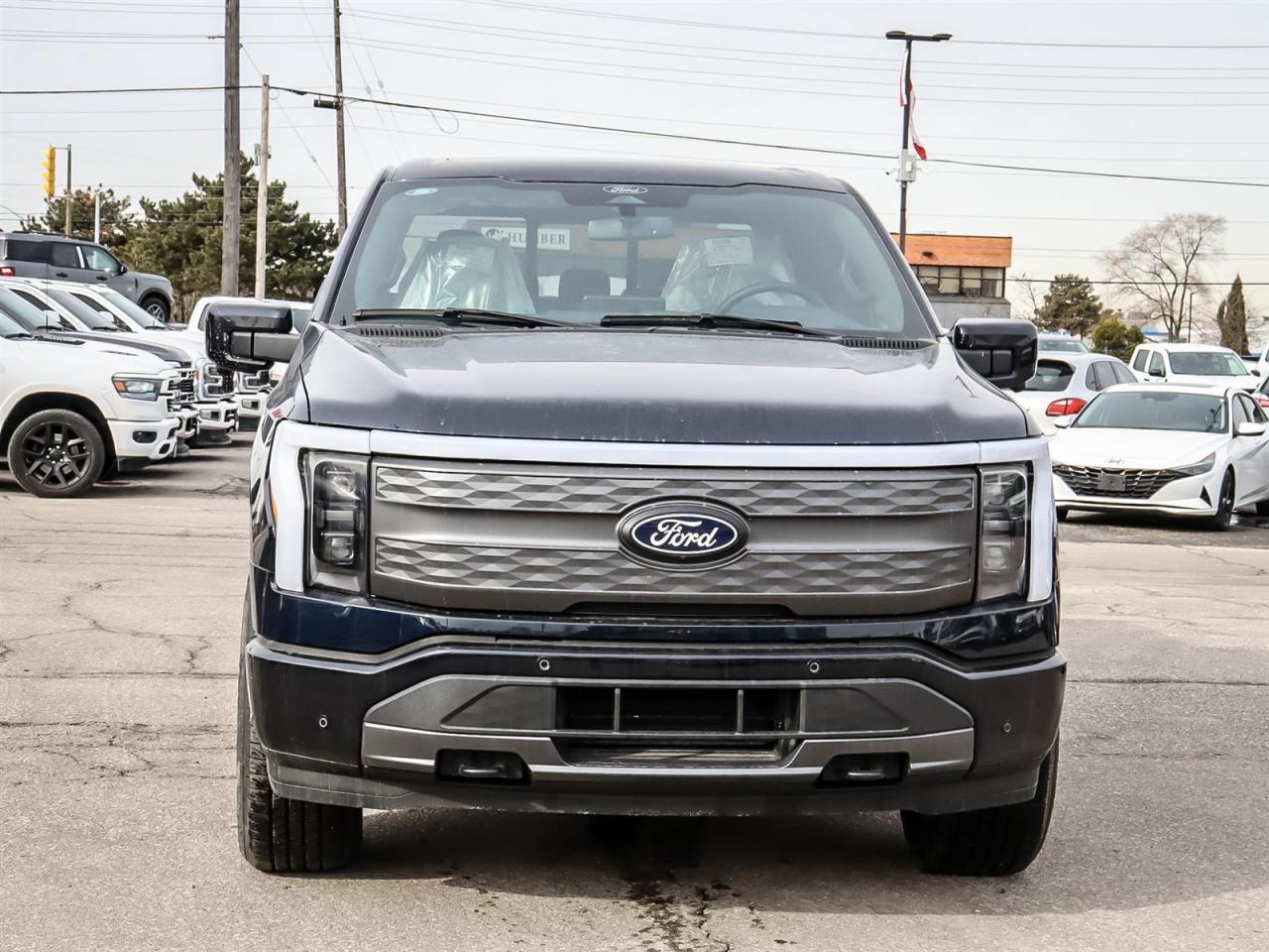 2025 Ford F-150 Lightning Lariat Photo2