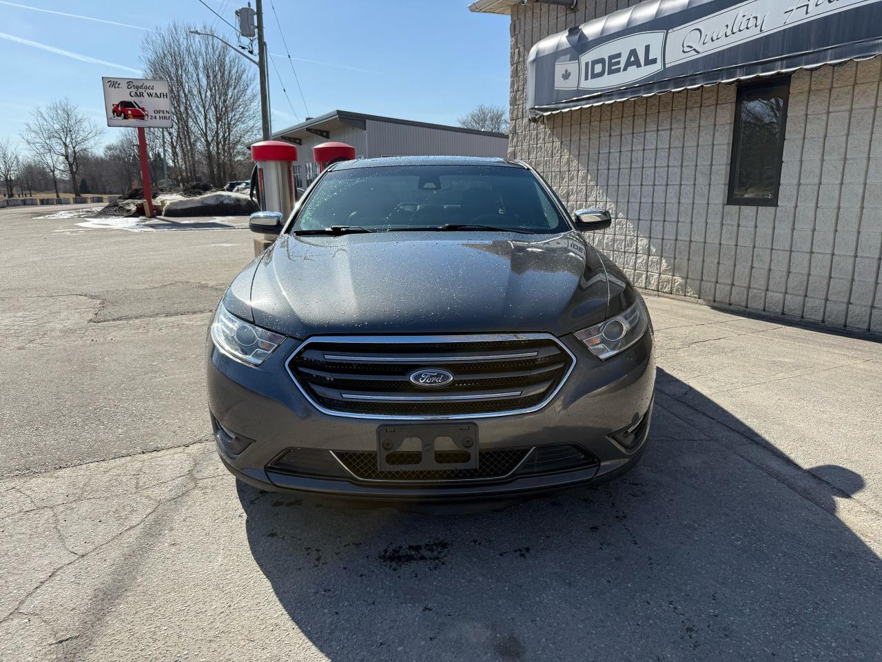 2019 Ford Taurus LIMITED - Photo #2