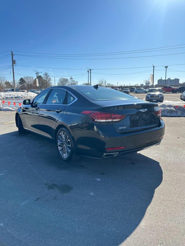 2015 Hyundai Genesis LUXURY Photo2