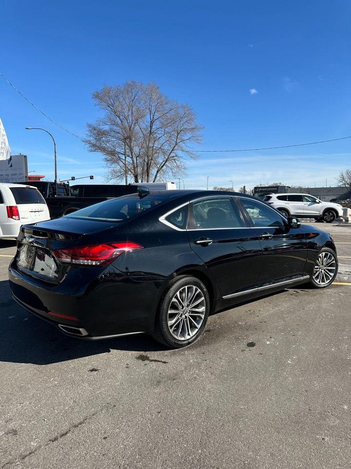 2015 Hyundai Genesis LUXURY Photo