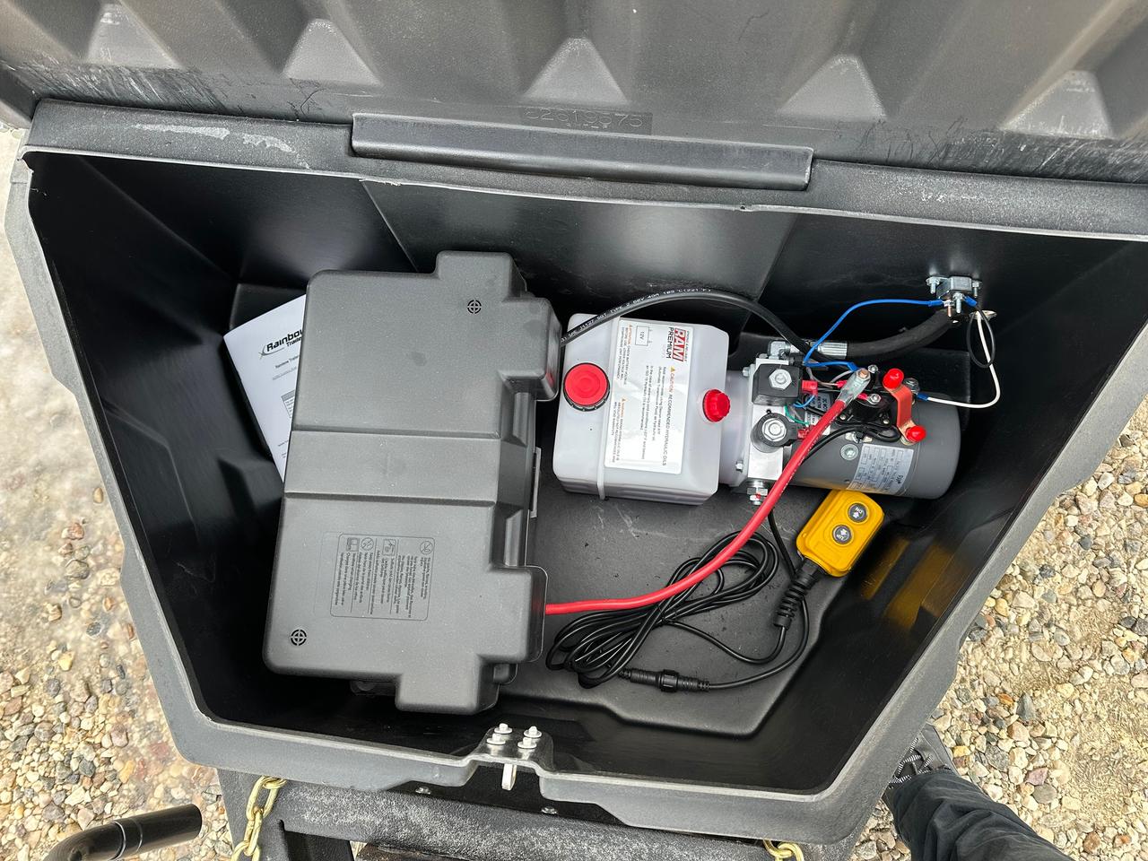 2025 Rainbow Tilting Open Deck 20' Electric/Hydraulic Tilting Car & Equipment Photo5