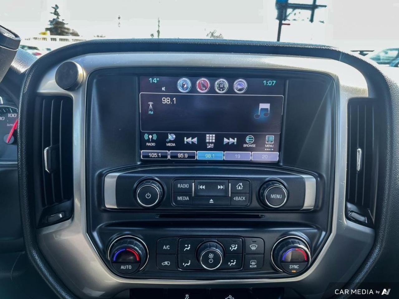 2017 Chevrolet Silverado 1500 LT / CREW CAB / 4WD / REVERSE CAM / NO ACCIDENTS - Photo #17