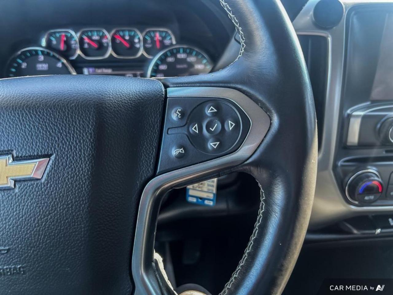2017 Chevrolet Silverado 1500 LT / CREW CAB / 4WD / REVERSE CAM / NO ACCIDENTS - Photo #22