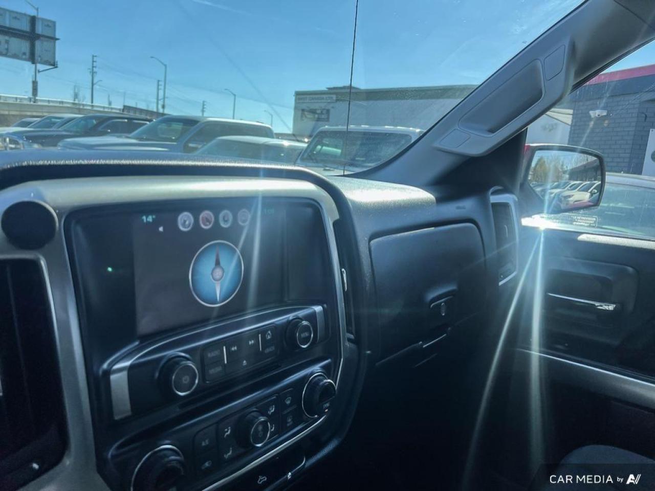 2017 Chevrolet Silverado 1500 LT / CREW CAB / 4WD / REVERSE CAM / NO ACCIDENTS - Photo #24