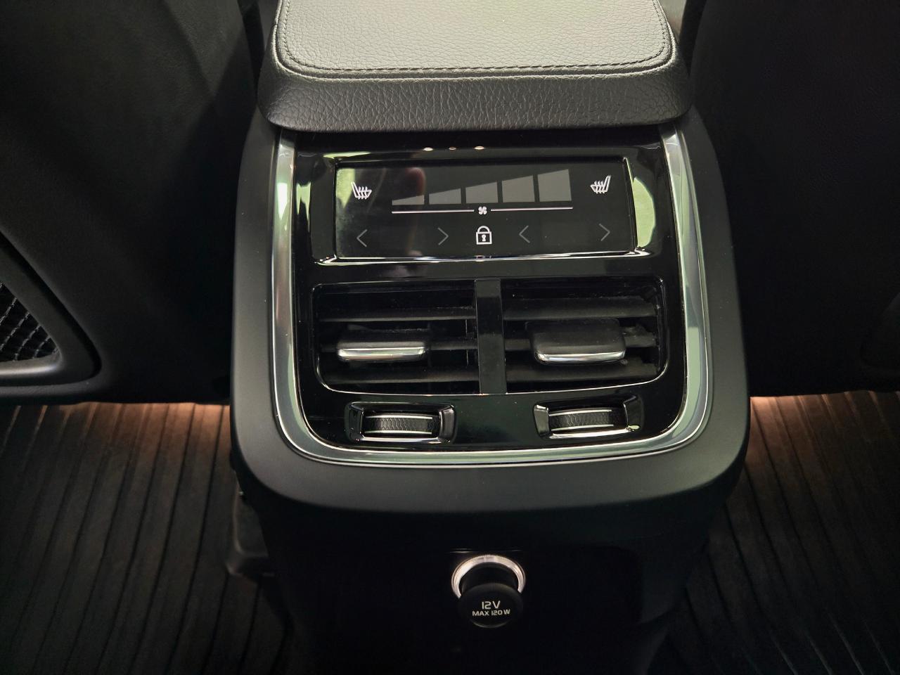 2020 Volvo XC90 T8 Momentum | ALL CREDIT ACCEPTED!! - Photo #16