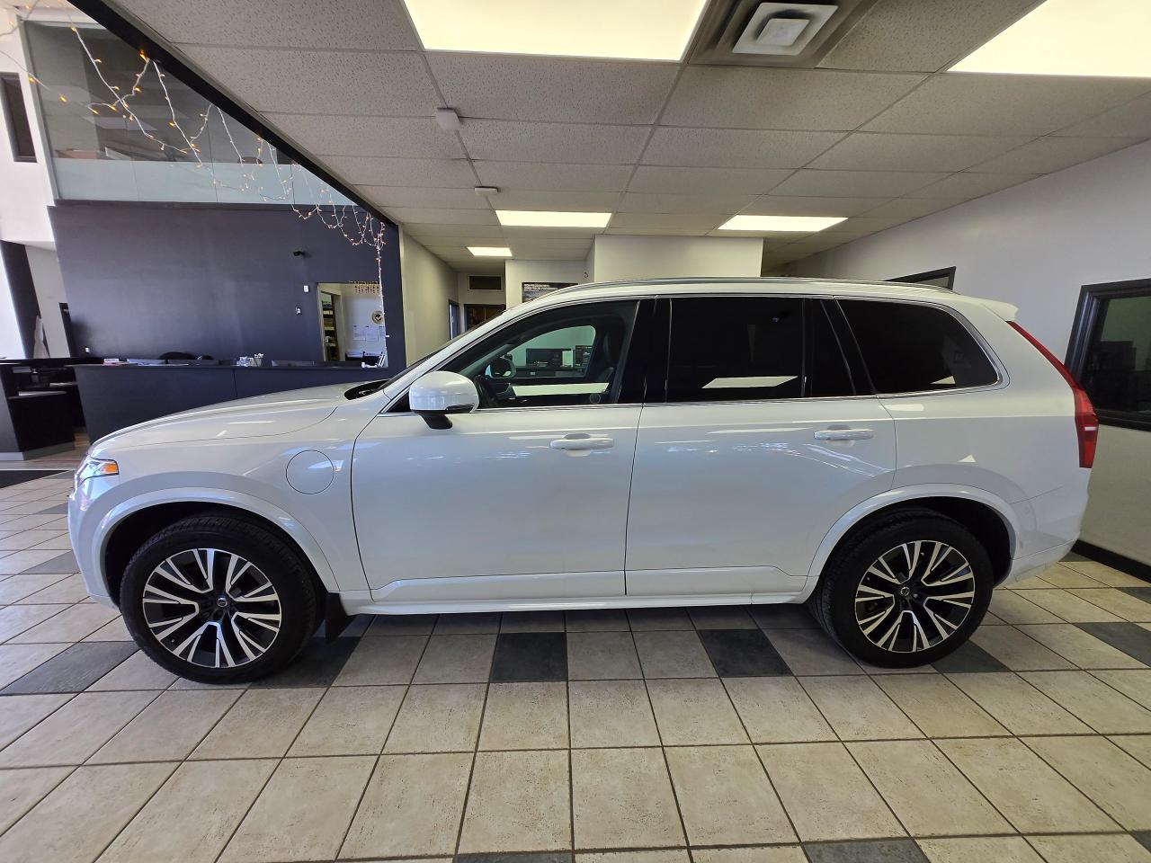 2020 Volvo XC90 T8 Momentum | ALL CREDIT ACCEPTED!! - Photo #4