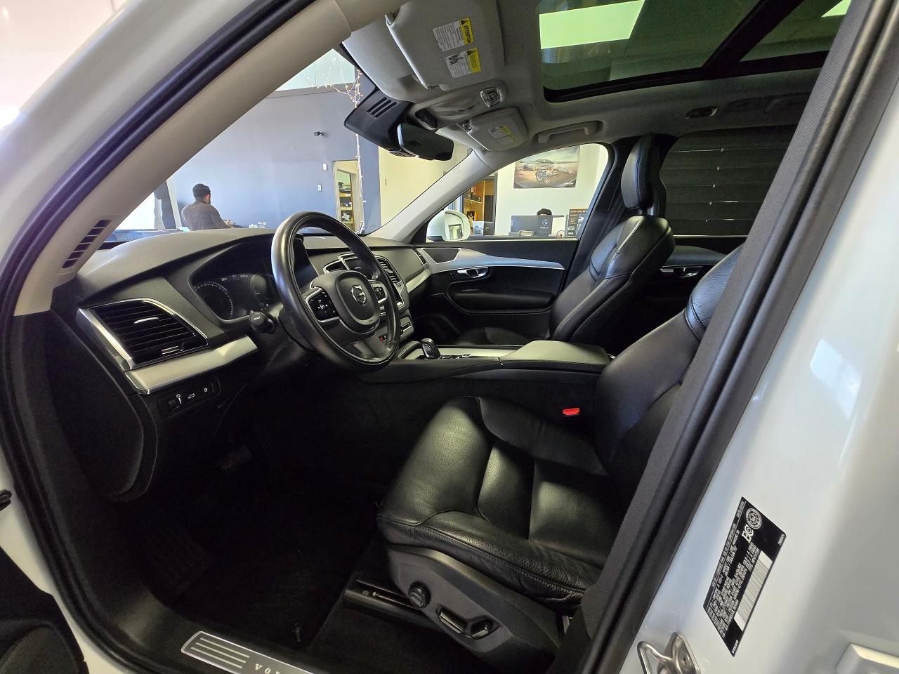 2020 Volvo XC90 T8 Momentum | ALL CREDIT ACCEPTED!! - Photo #9
