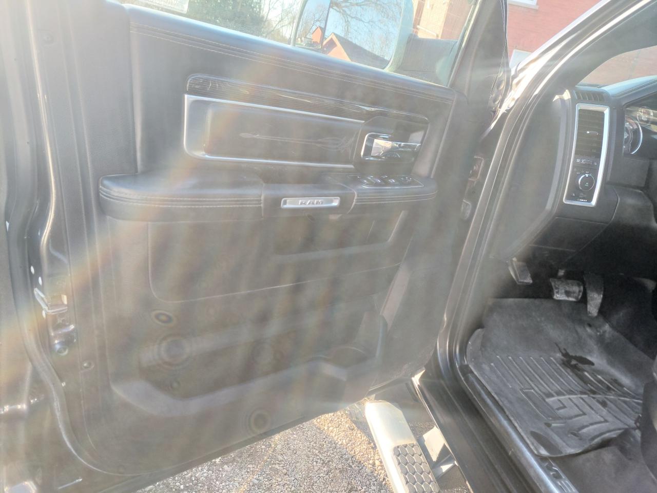 2017 RAM 2500 4WD Crew Cab 149" Limited - Photo #29