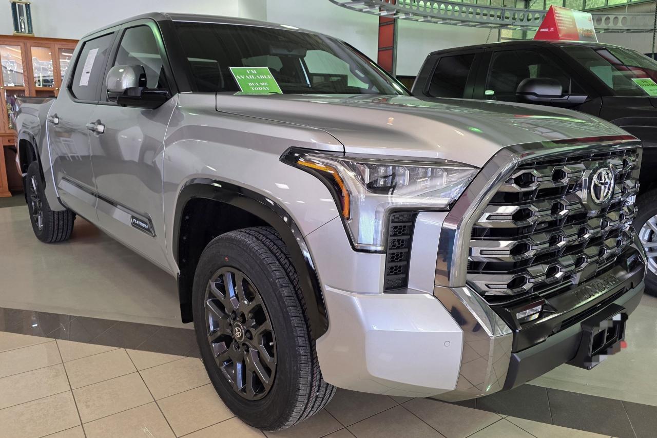2025 Toyota Tundra 4WD CREW PLATINUM Photo3