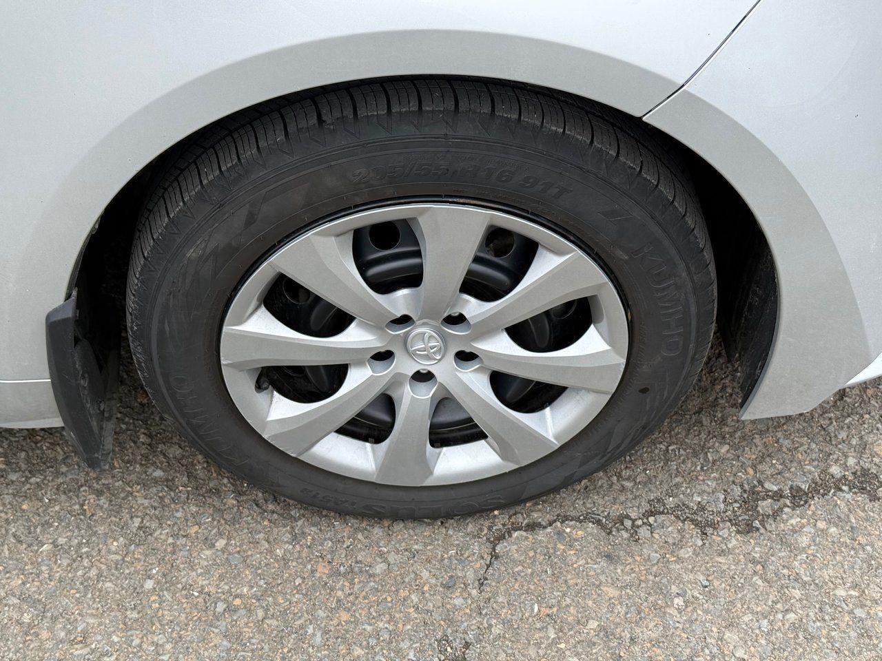 2023 Toyota Corolla LE CVT Photo3