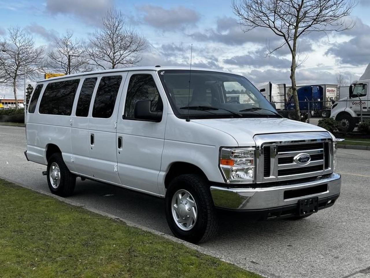 Used 2014 Ford Econoline E-350 XLT Super Duty Extended 12 Passenger Van for sale in Burnaby, BC