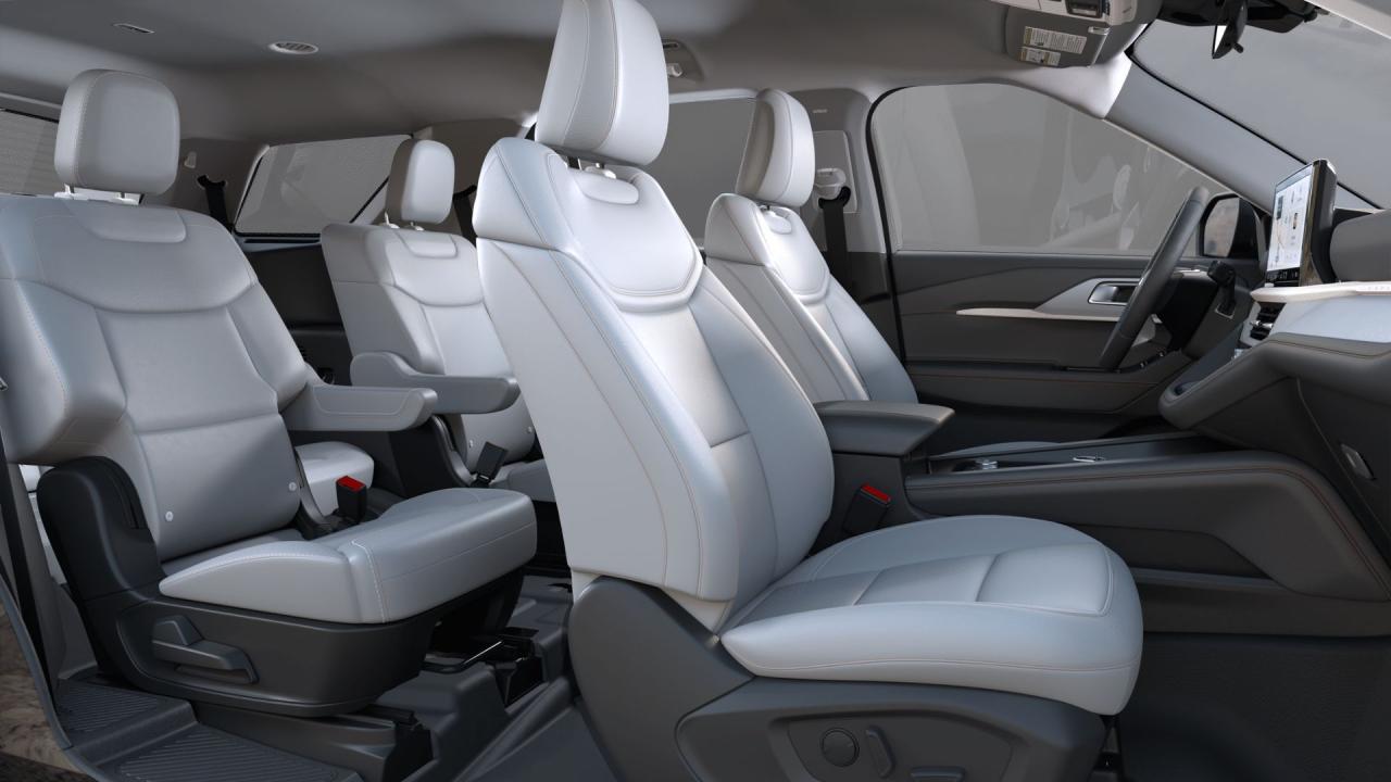 2025 Ford Explorer ACTIVE Photo5