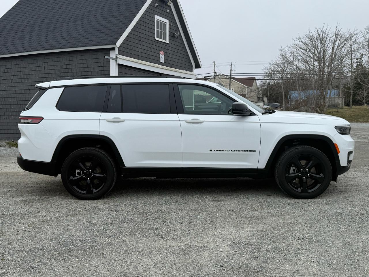 2025 Jeep Grand Cherokee L Altitude 4x4 Photo30