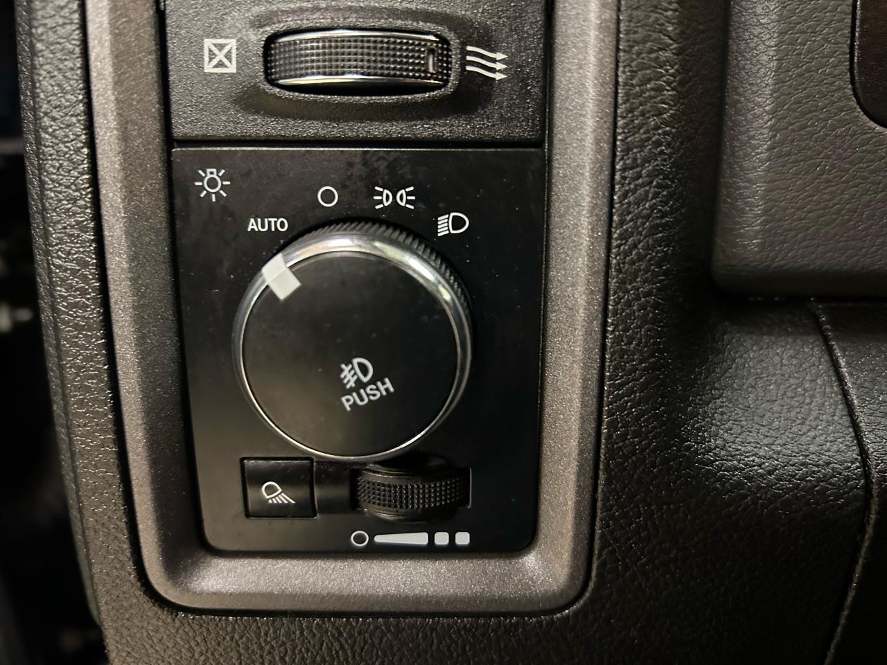 2019 RAM 1500 Classic EXPRESS - Photo #12