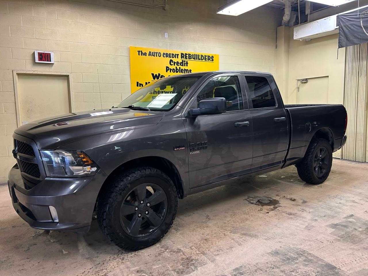 2019 RAM 1500 Classic EXPRESS - Photo #2