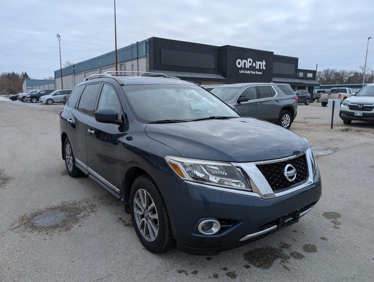 2014 Nissan Pathfinder SL - Photo #2