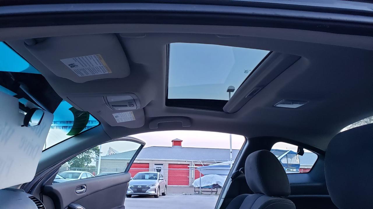 2010 Nissan Altima 2.5 S Photo