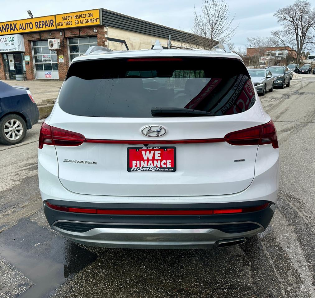 2021 Hyundai Santa Fe Preferred AWD Photo4