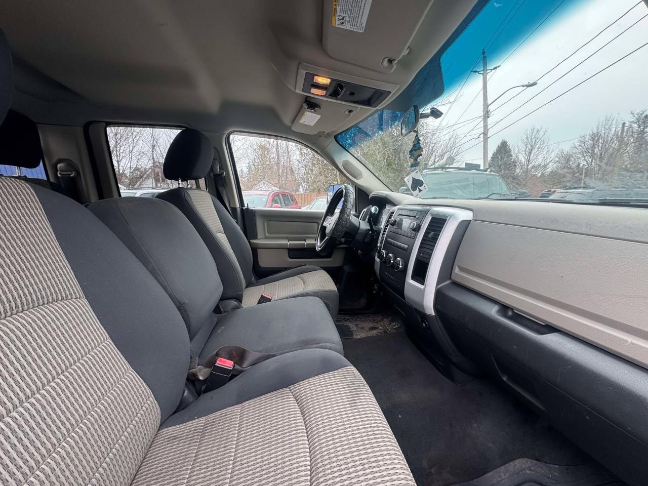 2011 RAM 1500 4WD Quad Cab 140.5" SLT - Photo #9