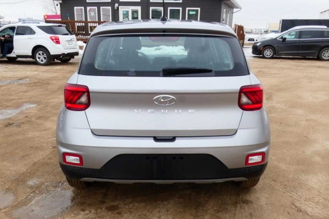2023 Hyundai Venue Essential IVT w/Htd cloth seats - Photo #7