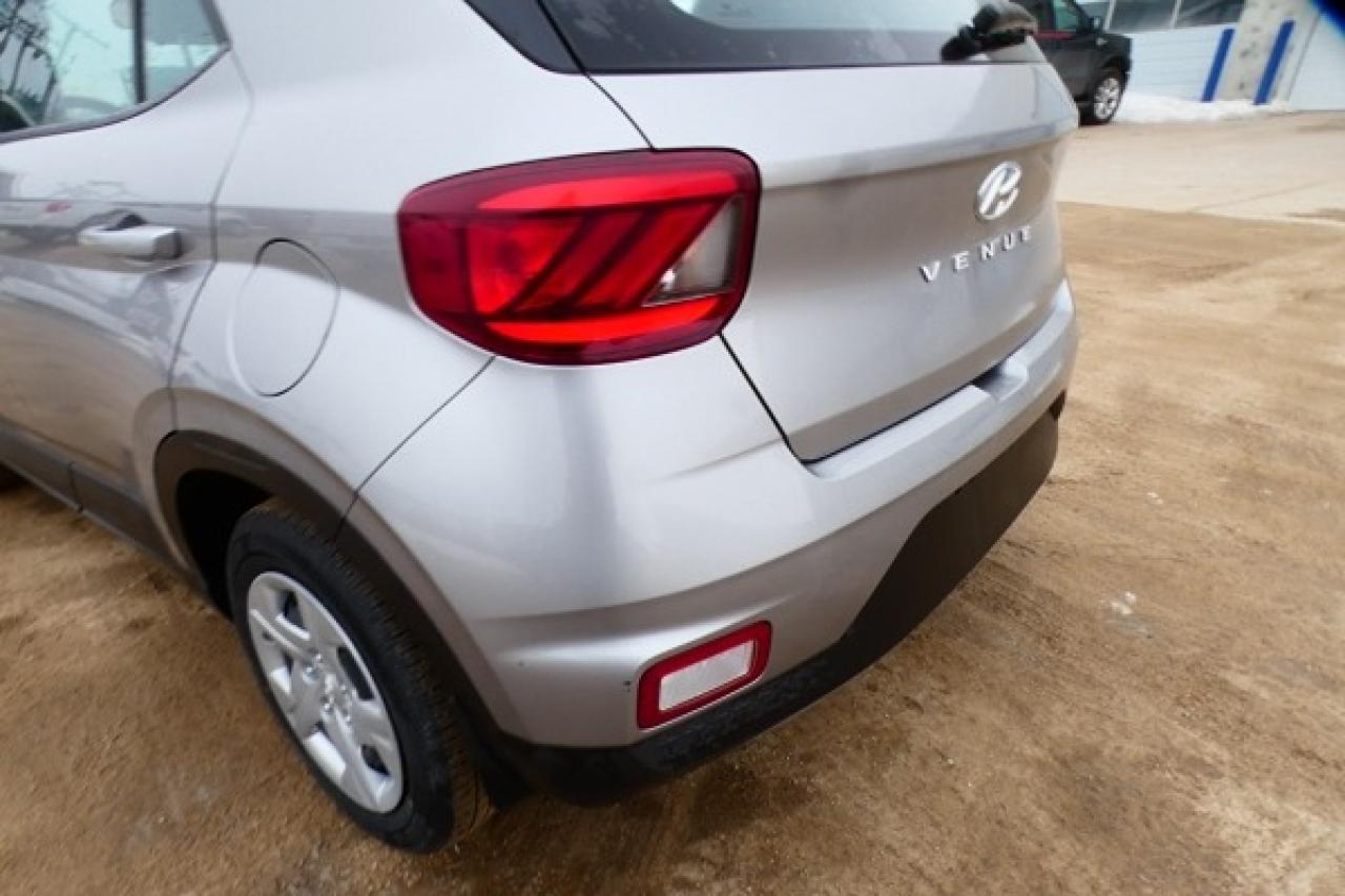 2023 Hyundai Venue Essential IVT w/Htd cloth seats - Photo #26