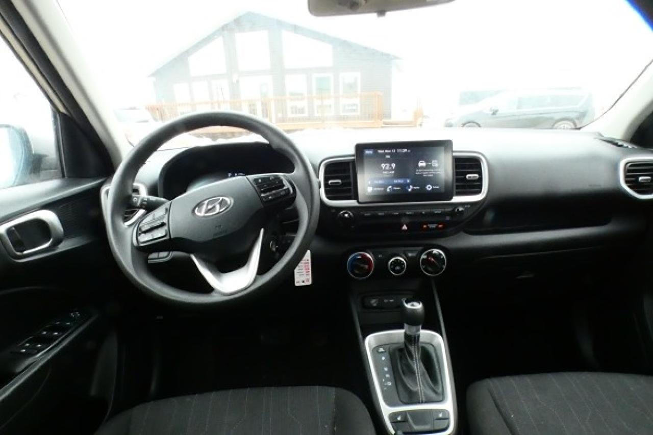 2023 Hyundai Venue Essential IVT w/Htd cloth seats - Photo #12