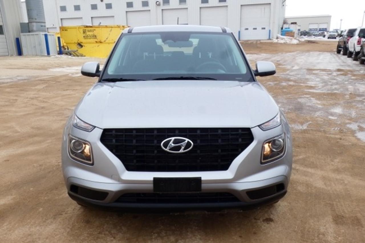 2023 Hyundai Venue Essential IVT w/Htd cloth seats - Photo #3