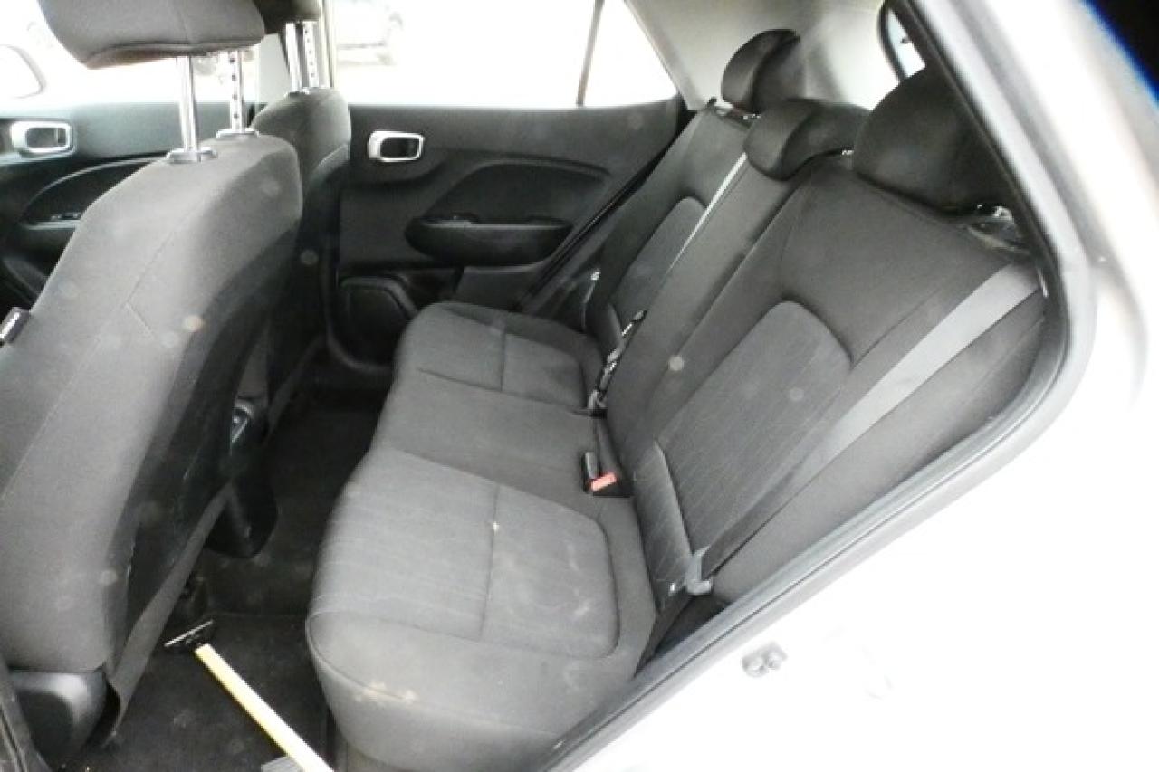 2023 Hyundai Venue Essential IVT w/Htd cloth seats - Photo #10