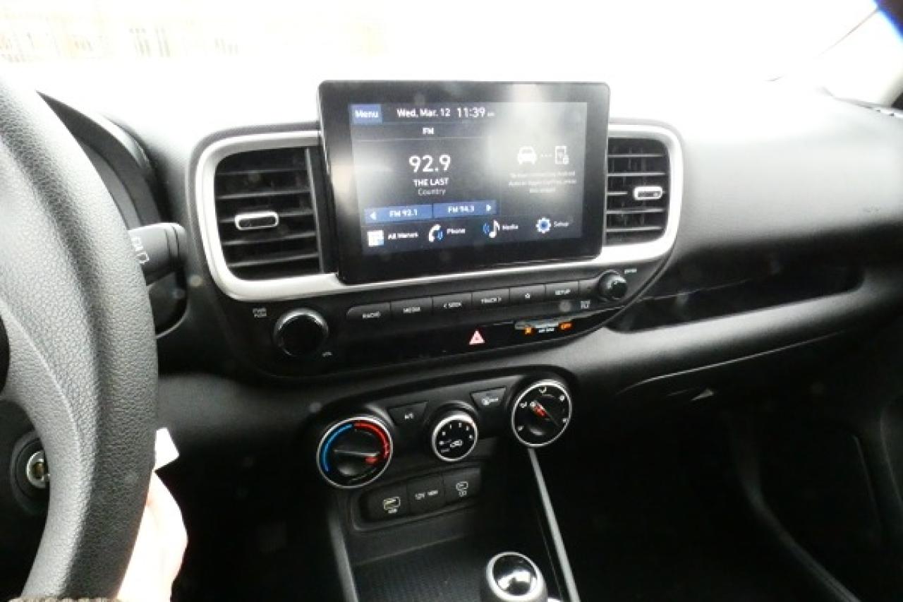 2023 Hyundai Venue Essential IVT w/Htd cloth seats - Photo #14