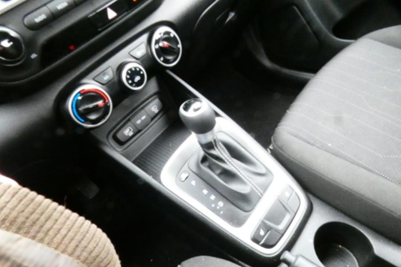 2023 Hyundai Venue Essential IVT w/Htd cloth seats - Photo #15