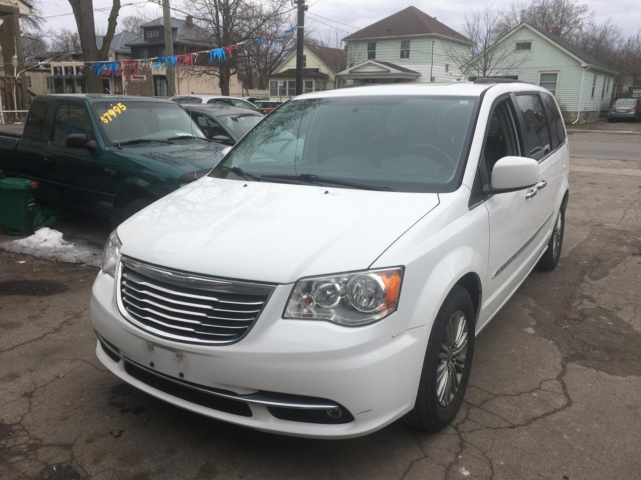 Used 2016 Chrysler Town & Country 4dr Wgn 90th Anniversary *Ltd Avail* for sale in St. Catharines, ON