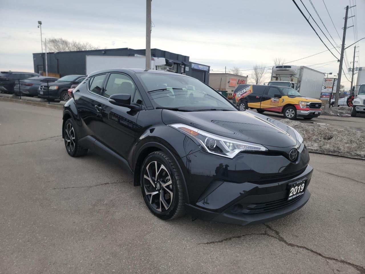 2019 Toyota C-HR Limited Photo2