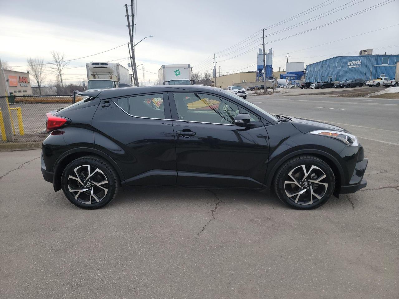 2019 Toyota C-HR Limited Photo3