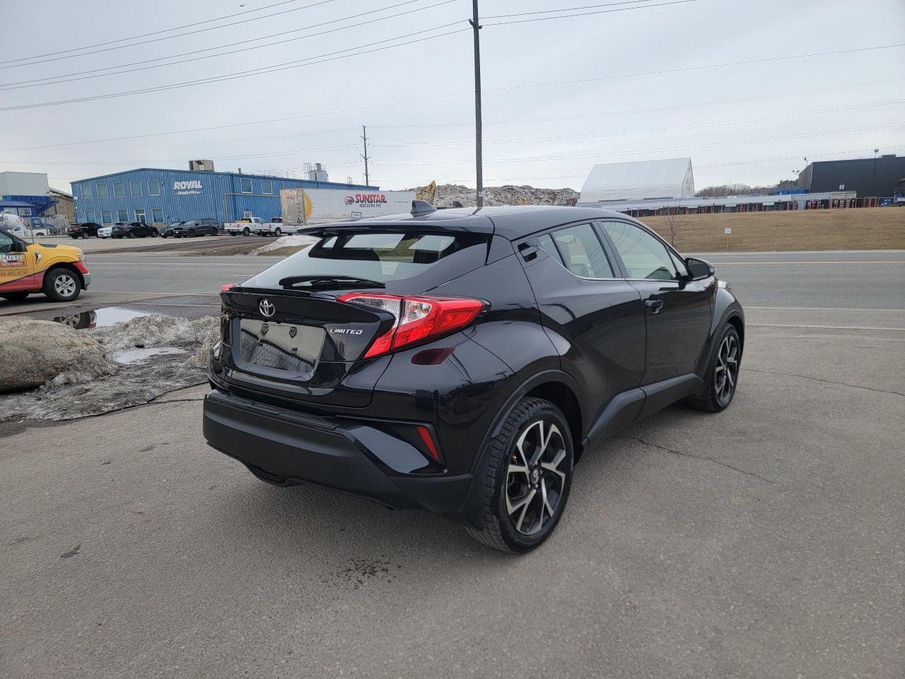 2019 Toyota C-HR Limited Photo4