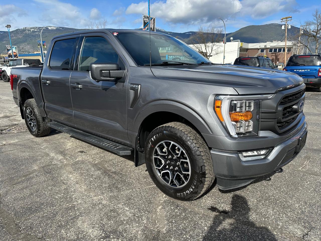 2022 Ford F-150 XLT Photo2