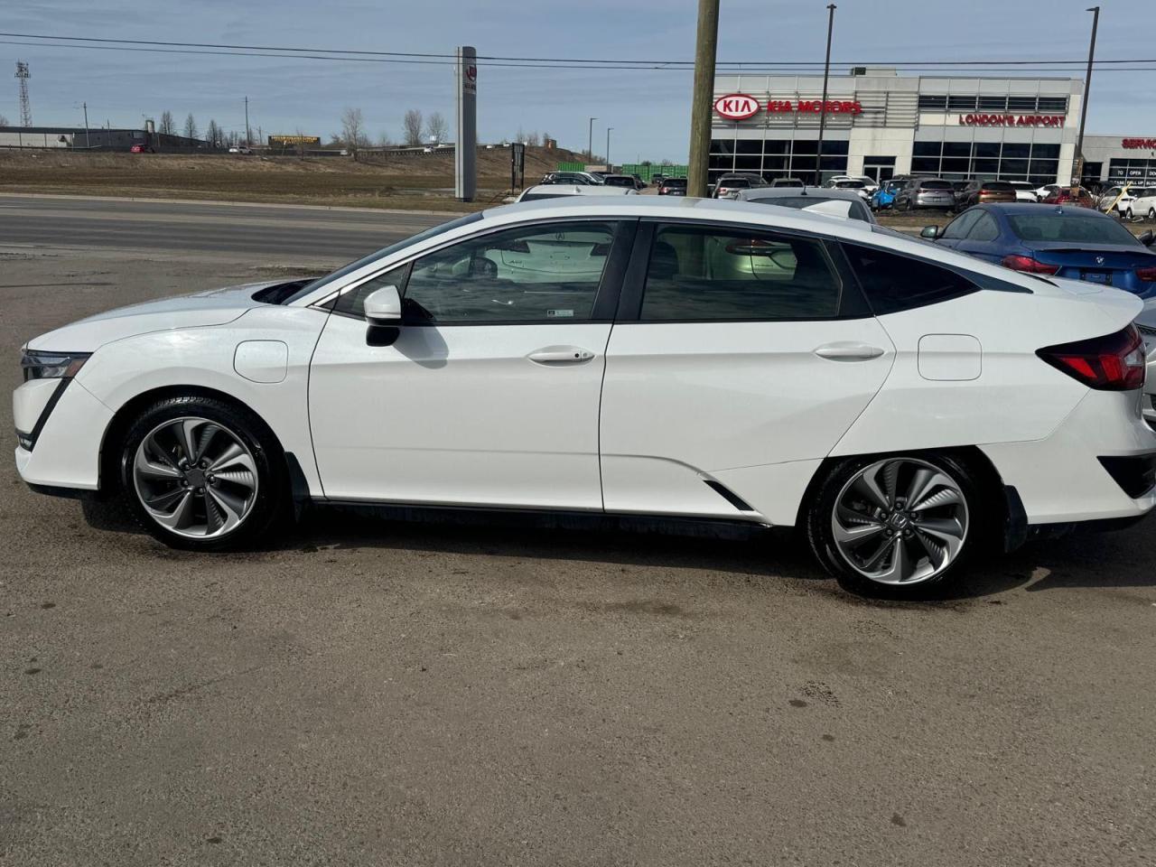 2018 Honda Clarity TOURING, PLUG IN HYBRID, ONLY 49KMS, LOADED, CERT - Photo #2