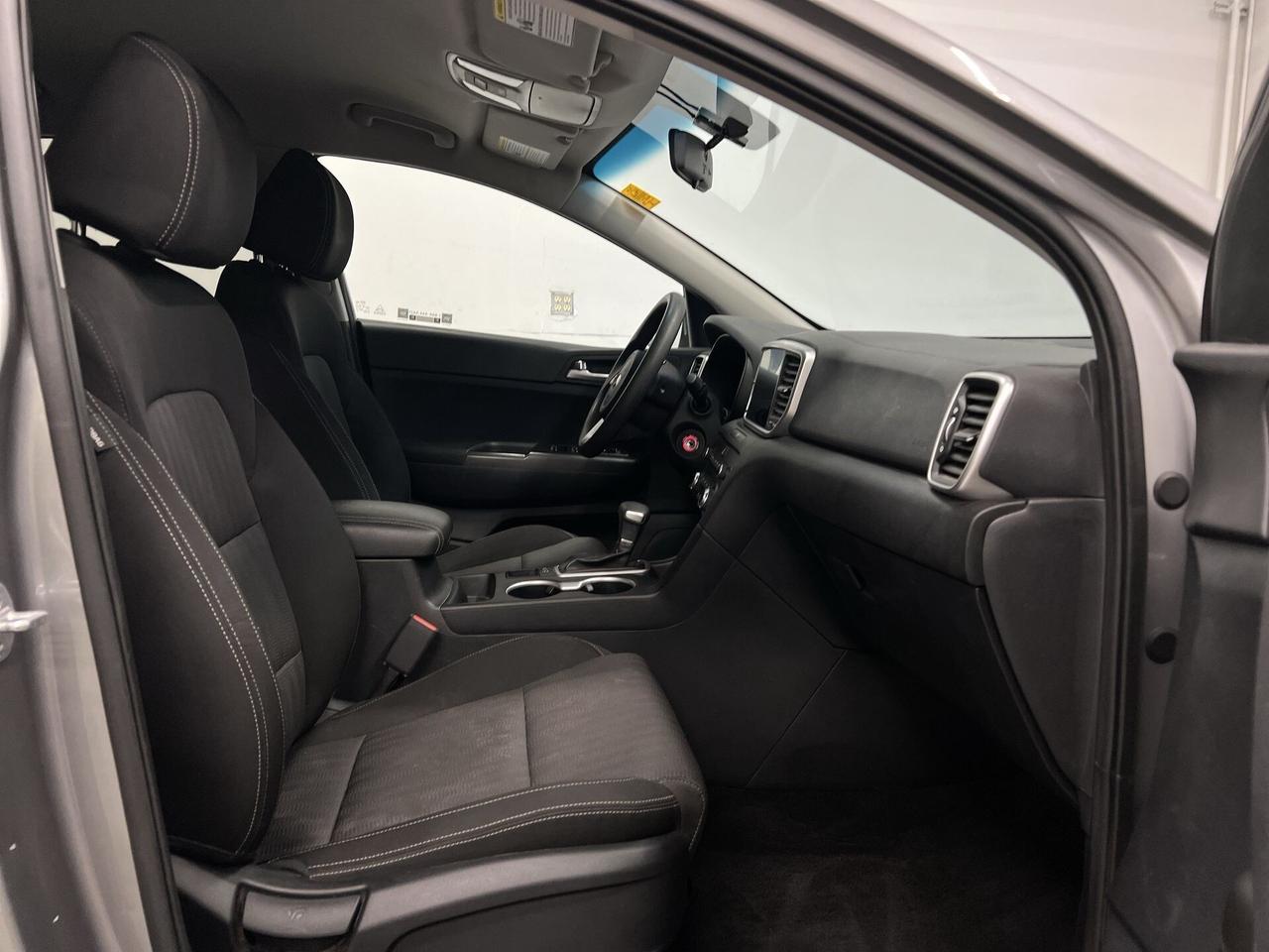 2022 Kia Sportage AWD | ONLY 36,000 KMS! | CARPLAY/AUTO | HTD SEATS Photo