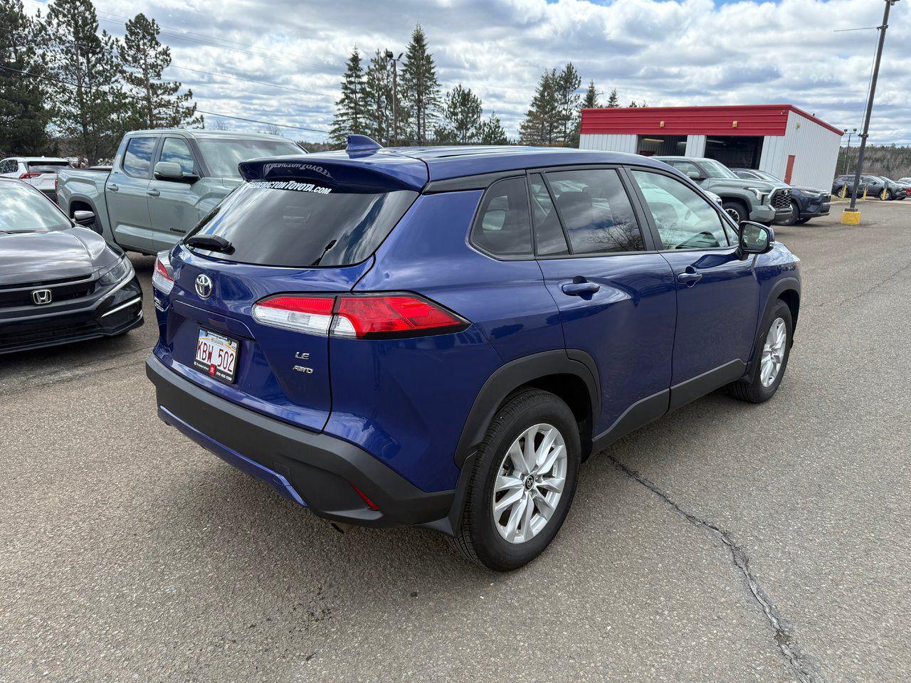 2023 Toyota Corolla Cross LE Photo4
