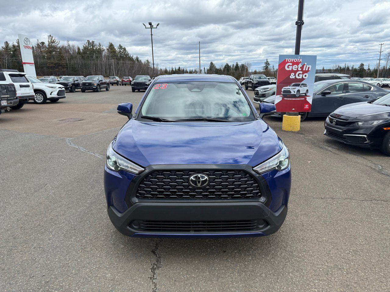 2023 Toyota Corolla Cross LE Photo1