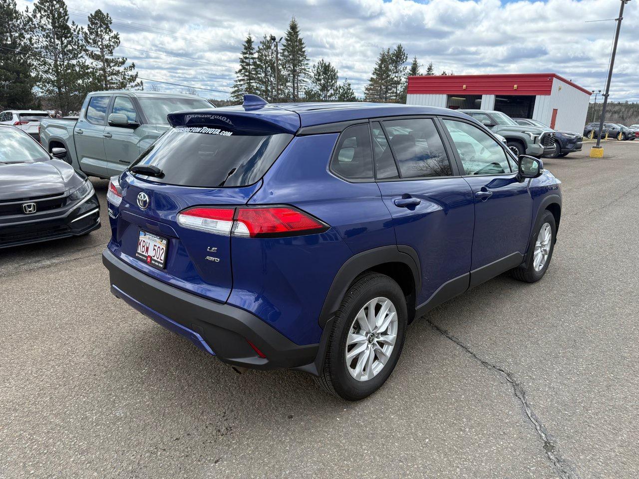 2023 Toyota Corolla Cross LE Photo4