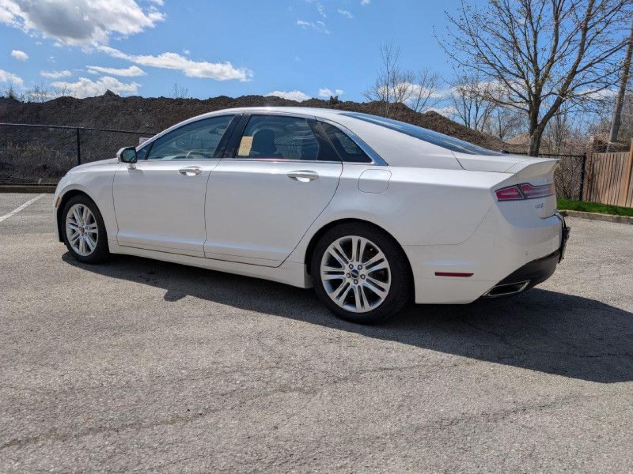 2015 Lincoln MKZ Reserve  **TECH PACKAGE - LOW KMS** Photo2