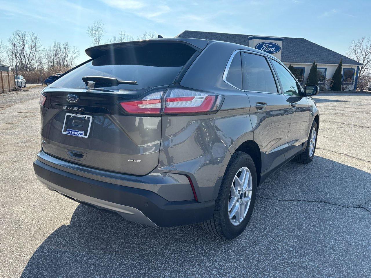 2022 Ford Edge SEL Photo